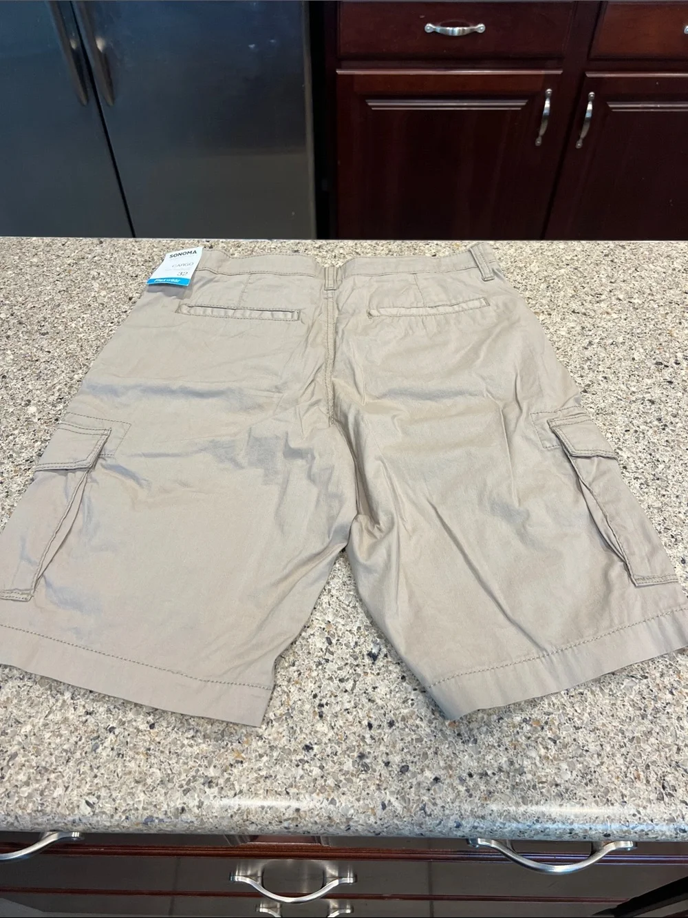 SONOMA Men’s Taupe Cargo Shorts with Multiple Pockets flex wear 32 z23